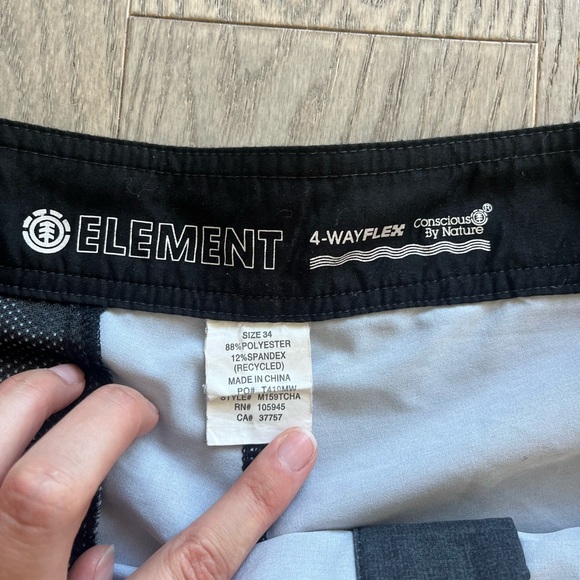 Element Men's Black Swim Shorts in size 34 - Picture 4 of 7